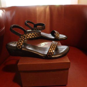 $420 Calleen Cordero Roxy sandals in black leather with gold brass studs 6.5